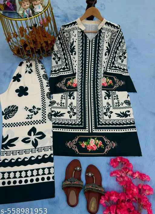 🖤 Elegance Redefined – Pure Crepe Black Digital Print Kurta Set