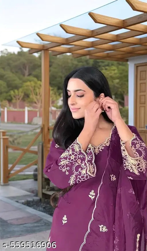 💠 Kaira Embroidered Kurta Dress With Dupatta – Elegance