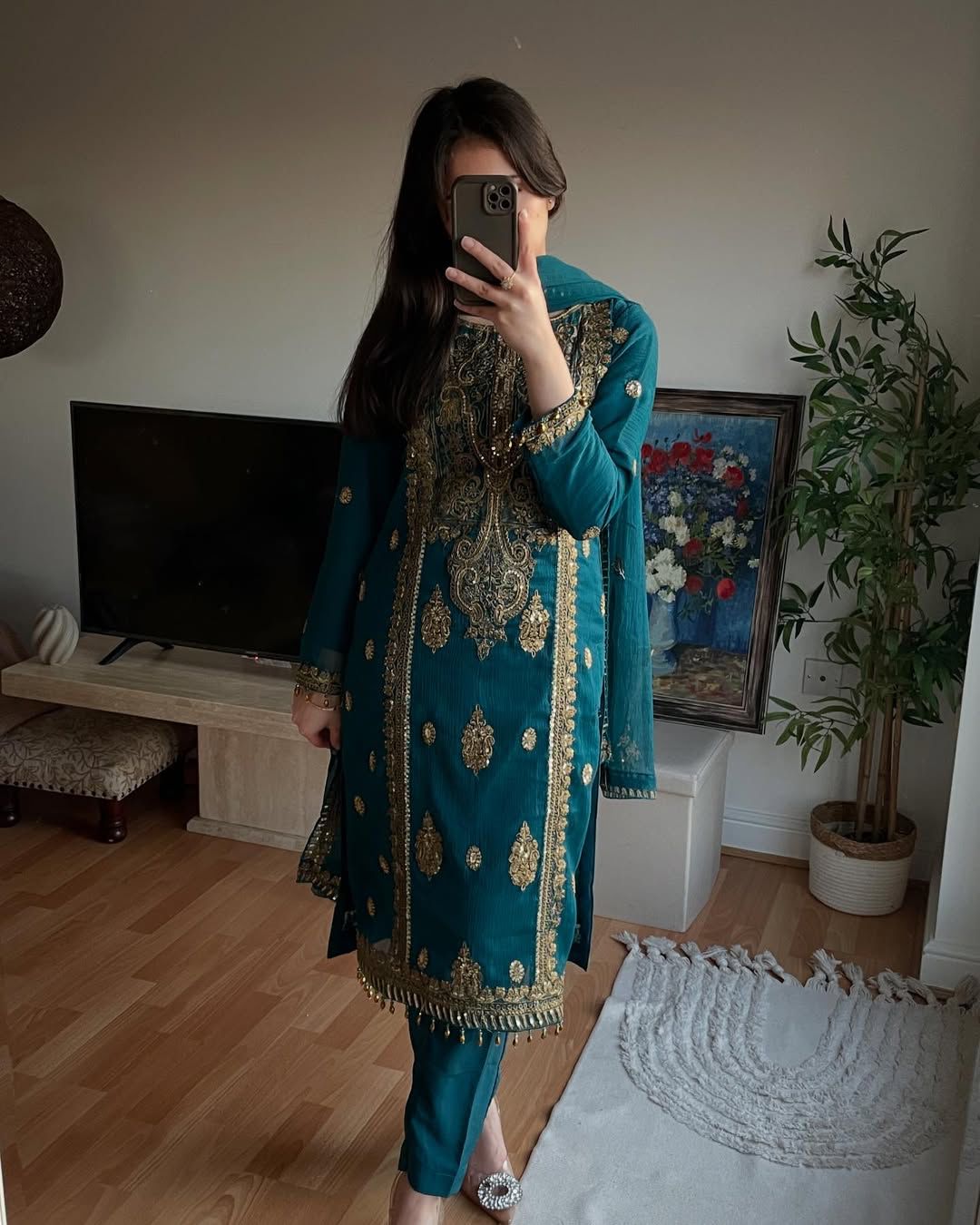 ✨ NEW ARRIVAL – ROYAL LOOK REDEFINED ✨
