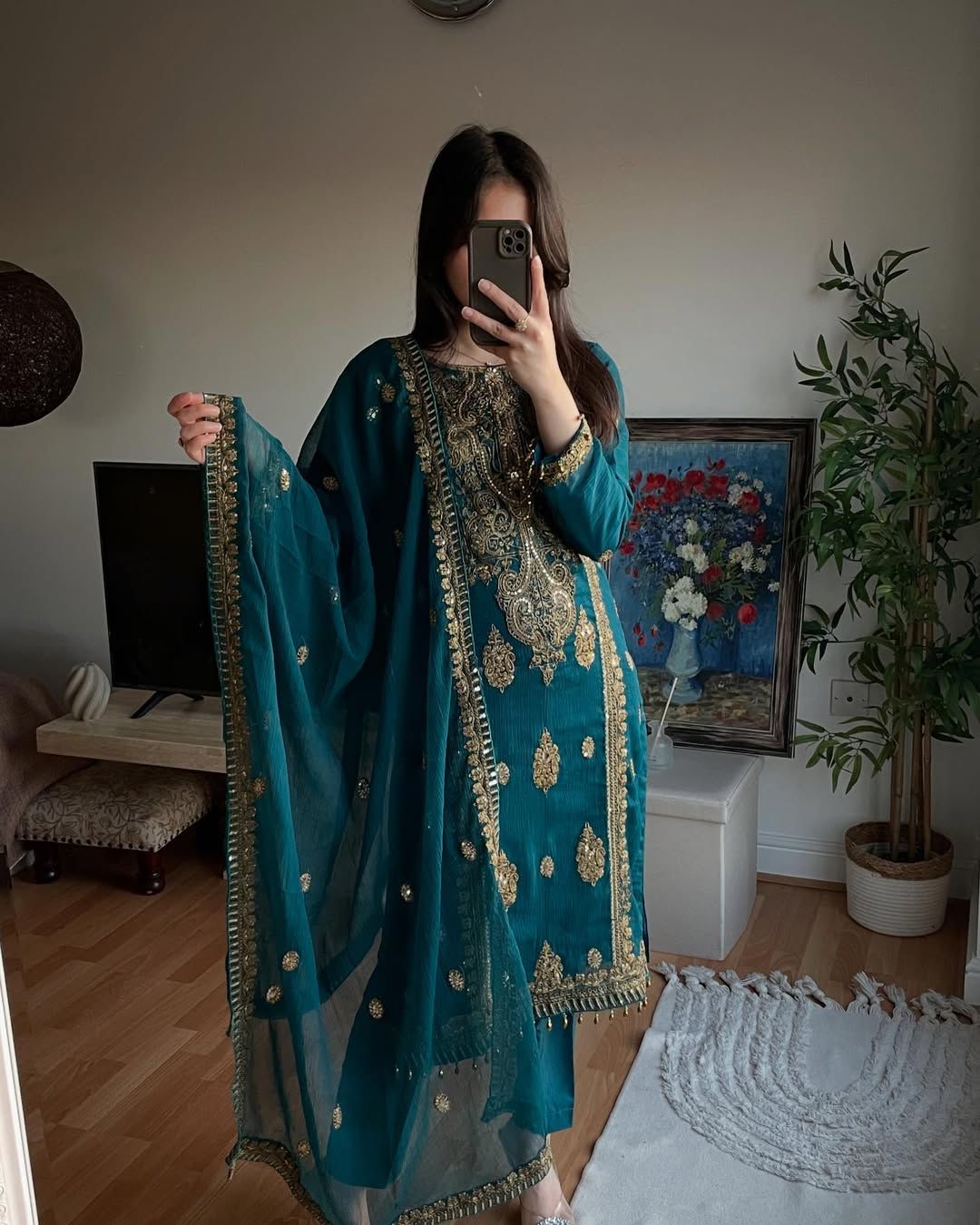 ✨ NEW ARRIVAL – ROYAL LOOK REDEFINED ✨