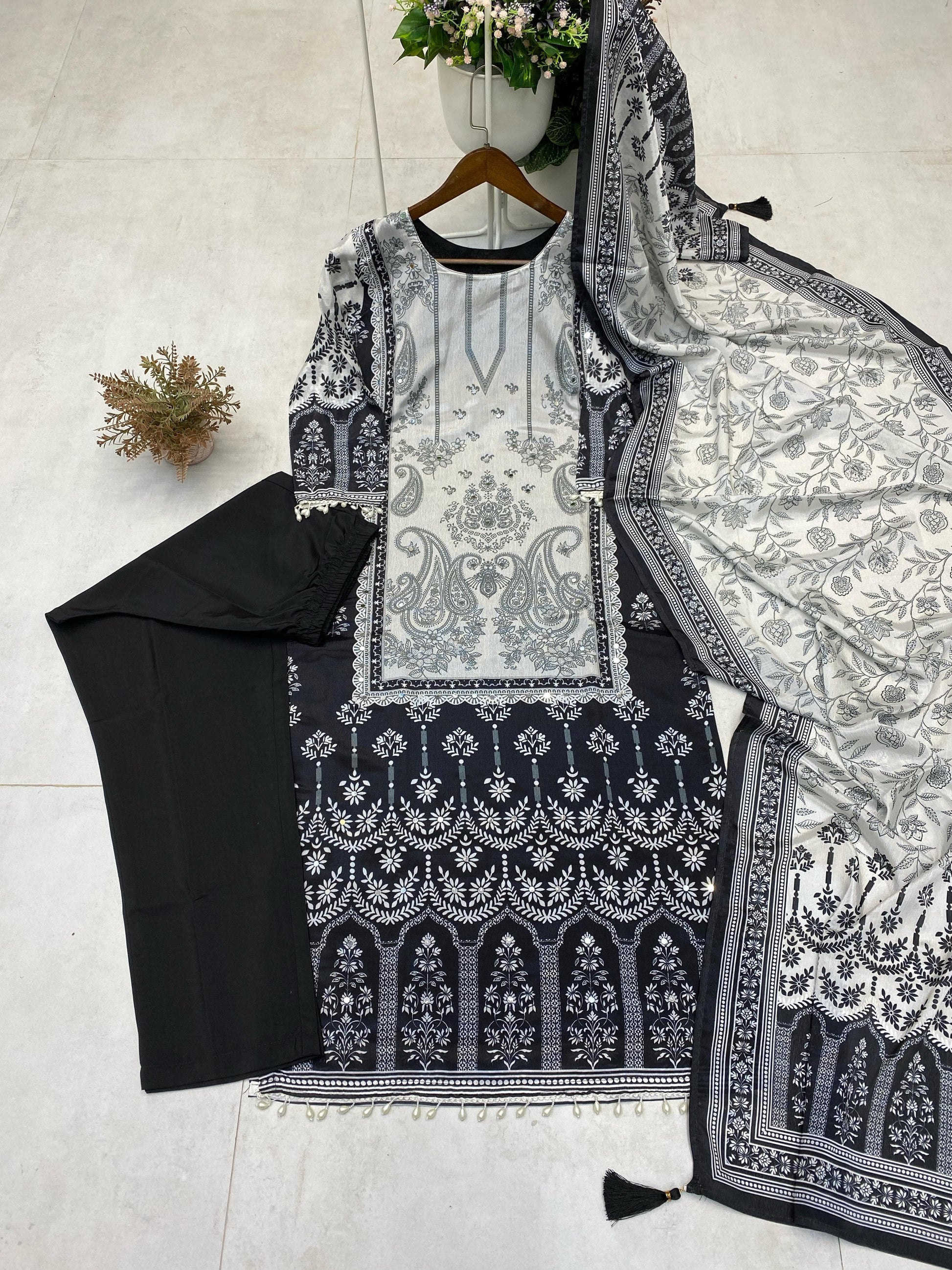🌟 Trending Chinon Designer Set with Mirror Magic & Printed Charm ✨👗"