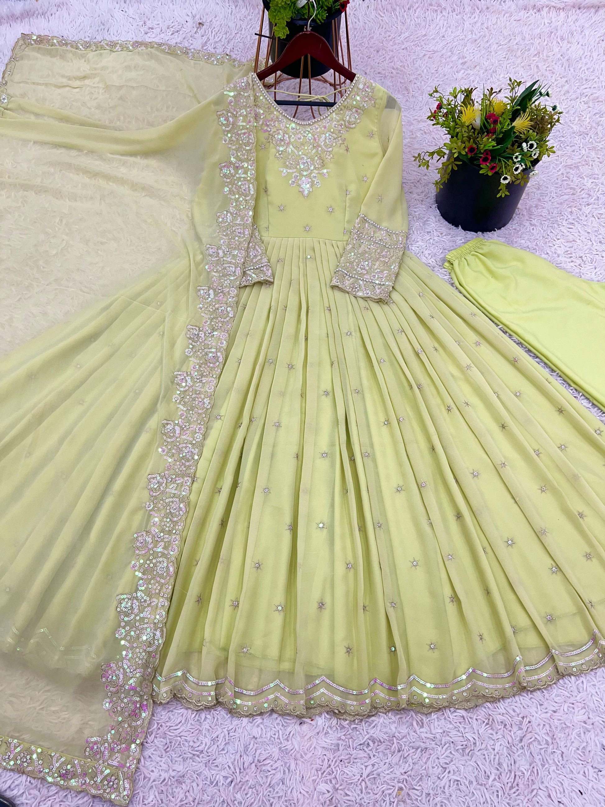✨💃 Designer Party Wear Gown ✨💃