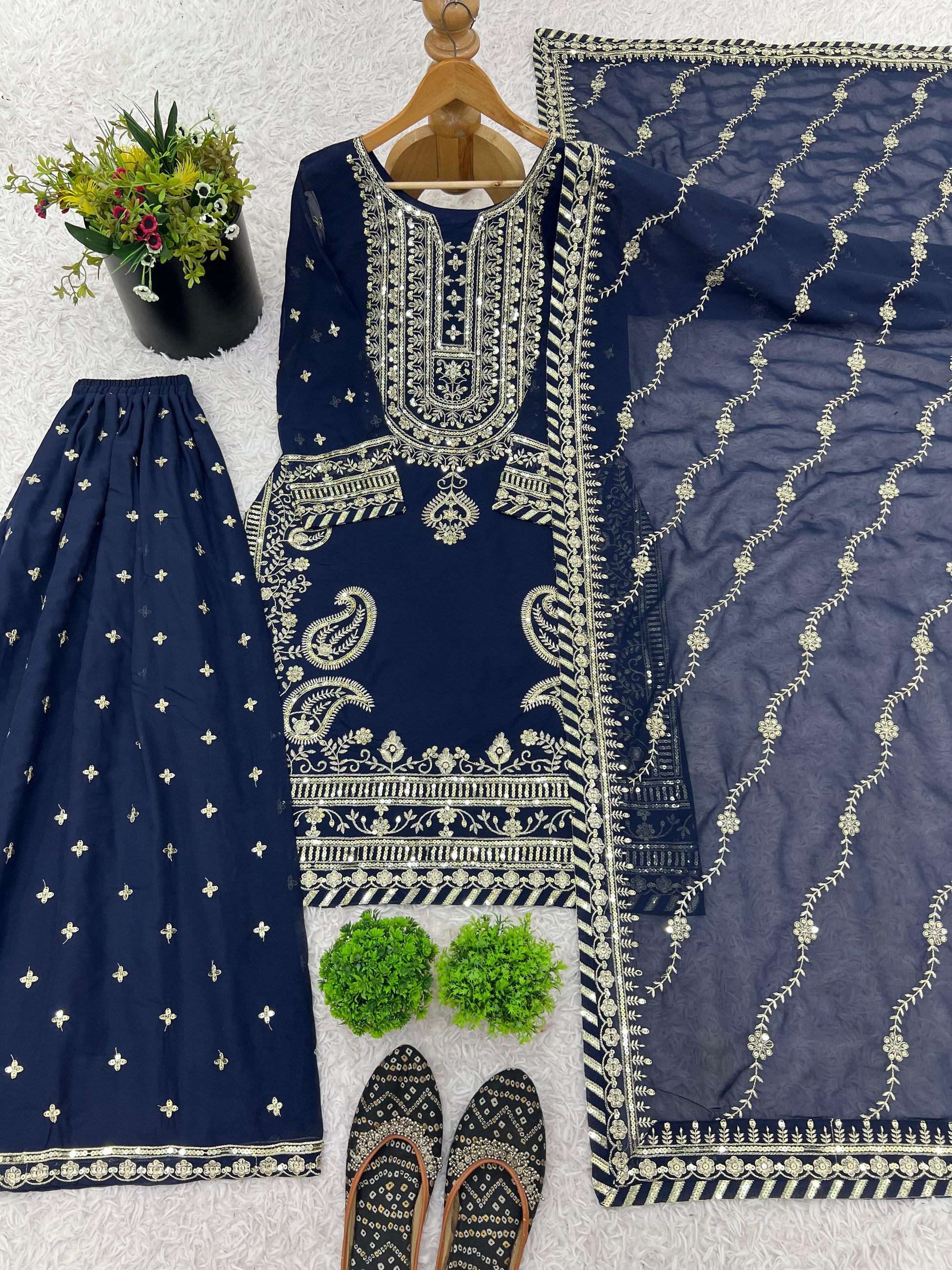🔥 Designer Heavy Embroidery Sharara Set 🔥