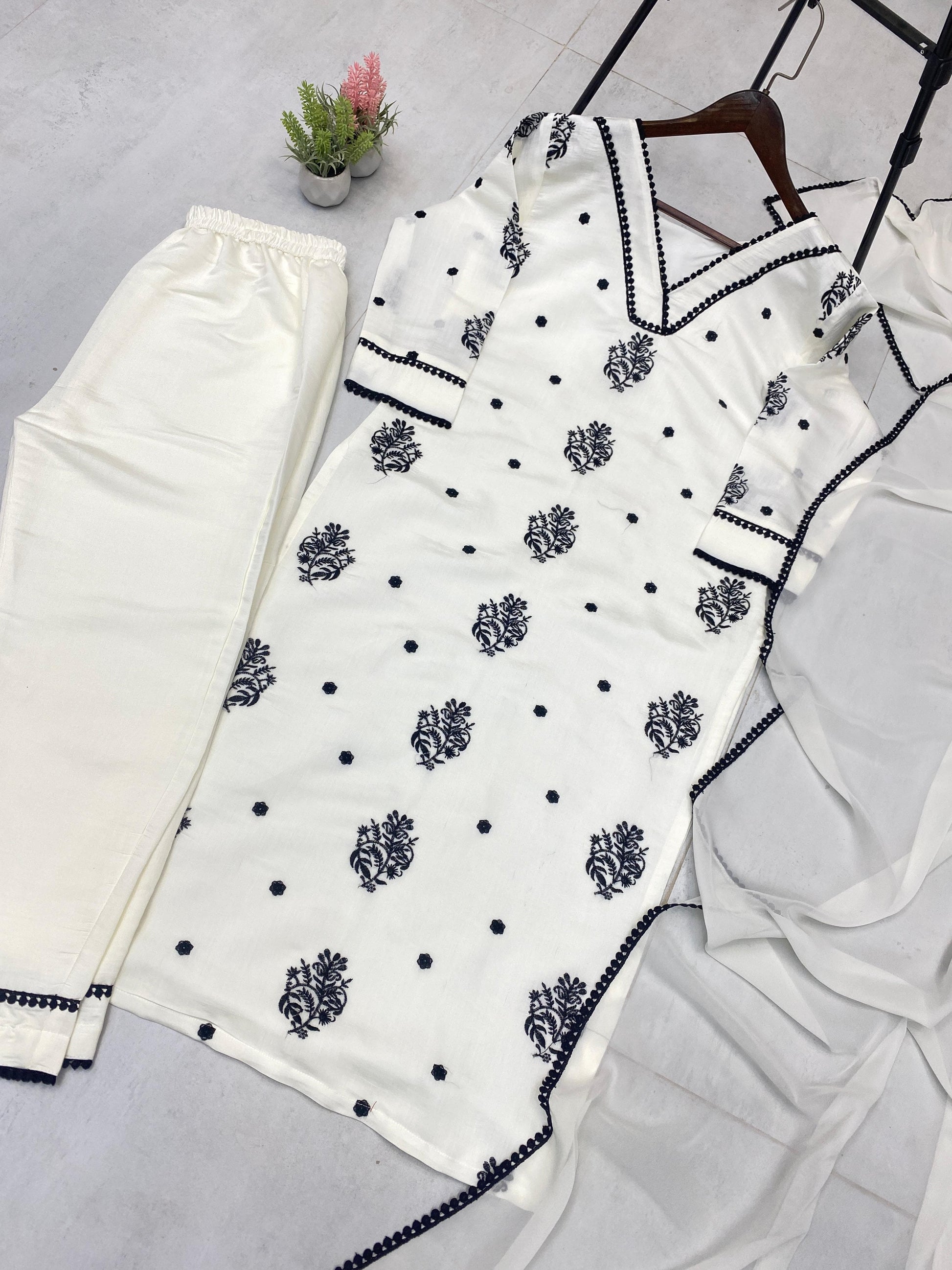 ✨ Exclusive & Comfortable Embroidered Kurta Set