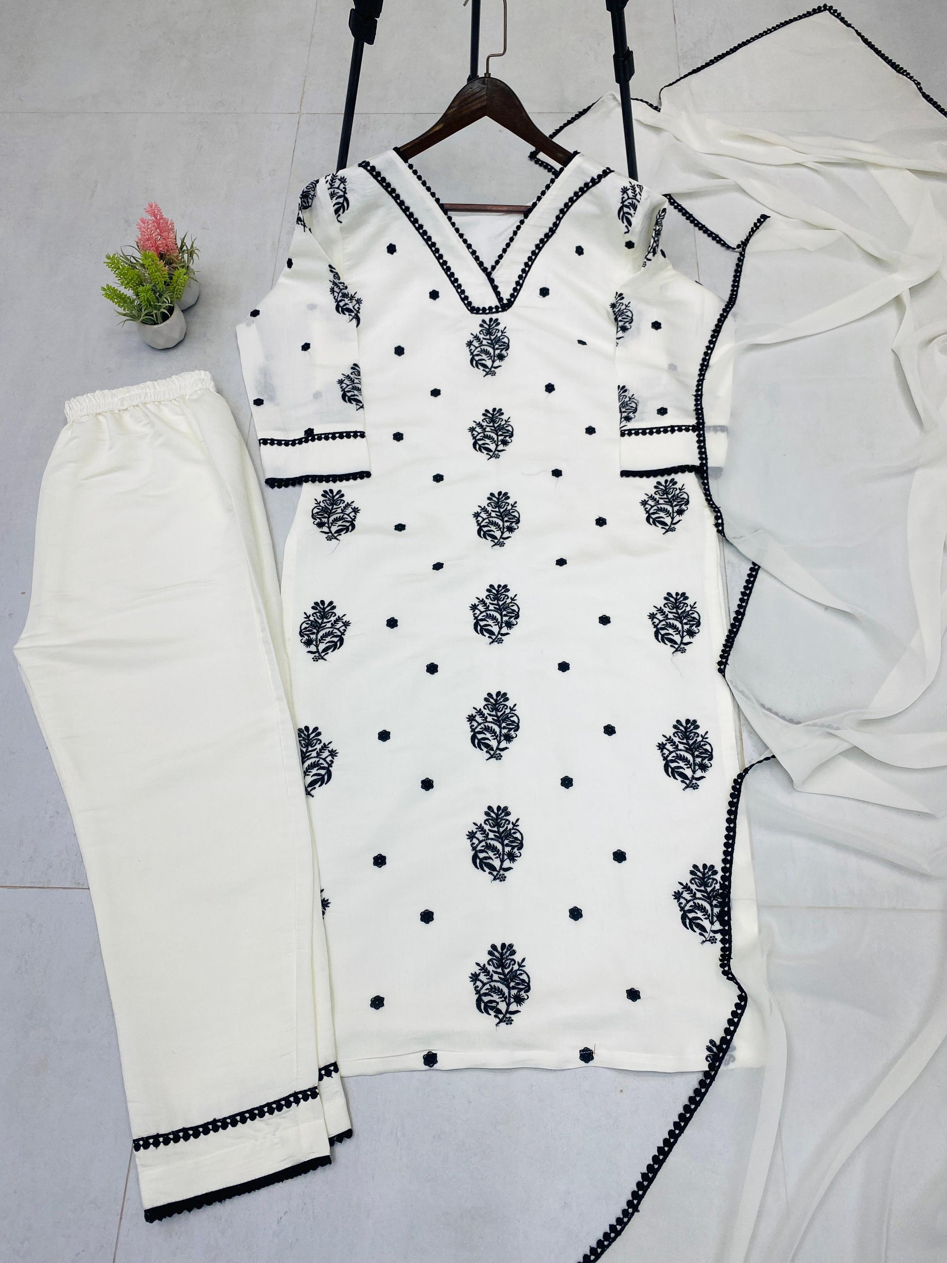✨ Exclusive & Comfortable Embroidered Kurta Set