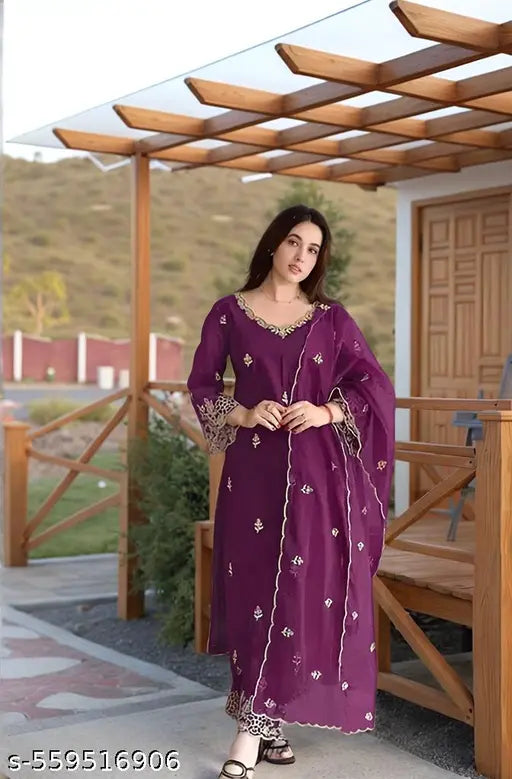 💠 Kaira Embroidered Kurta Dress With Dupatta – Elegance