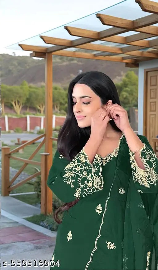 💠 Kaira Embroidered Kurta Dress With Dupatta – Elegance