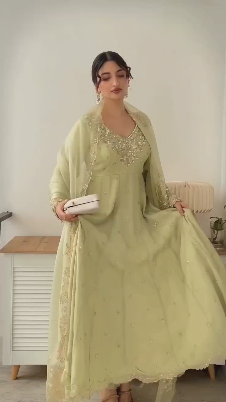 ✨💃 Designer Party Wear Gown ✨💃