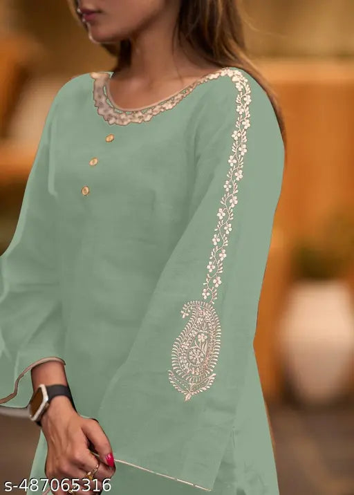 🌟 Elegant in Every Stitch – Embroidered Rayon Kurta Set with Bell Sleeves
