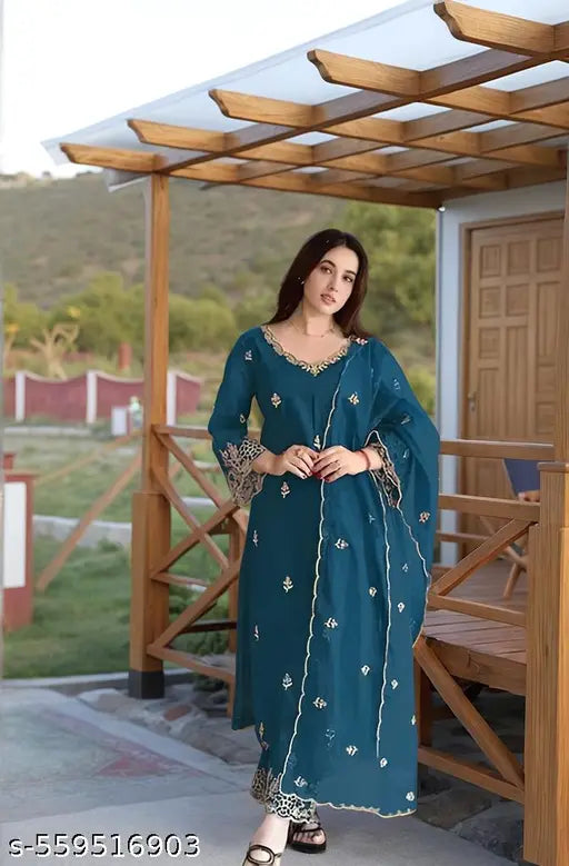 💠 Kaira Embroidered Kurta Dress With Dupatta – Elegance